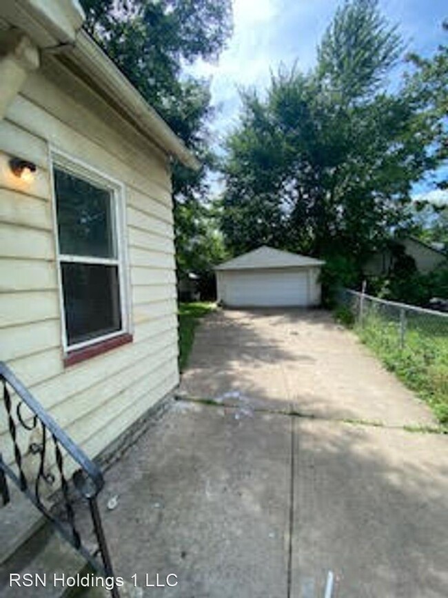 Building Photo - 3 br, 1 bath House - 3654 E 55TH ST