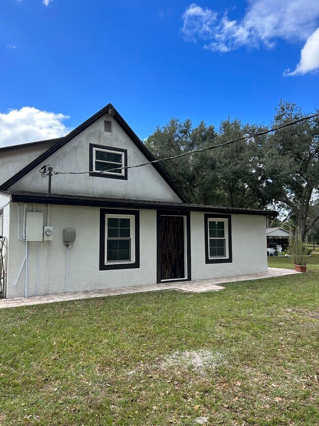 Foto del edificio - 10730 Crystal Springs Rd