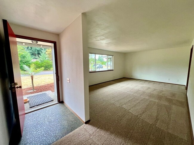 Building Photo - Updated 3BD Rambler w/ Exterior Amenities