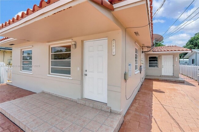 Foto del edificio - 2474 SW 17th St