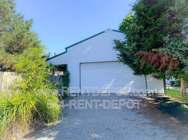 Building Photo - 901 N 2nd Ave