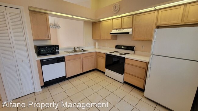 Building Photo - 14573 Laguna Beach Cir