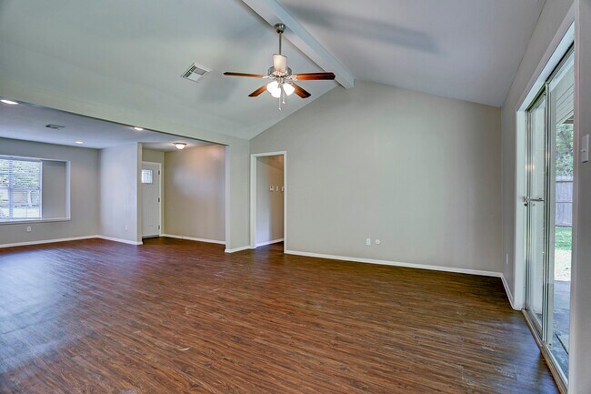 Foto del edificio - 6015 Dawnridge Dr