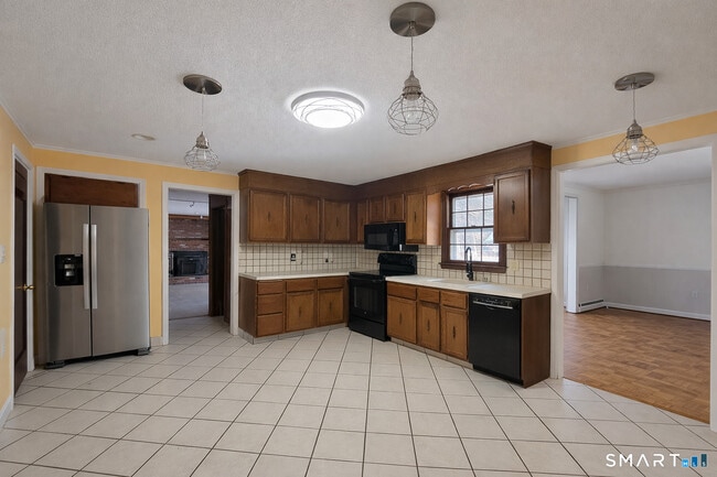 Building Photo - 12 Hilltop Dr