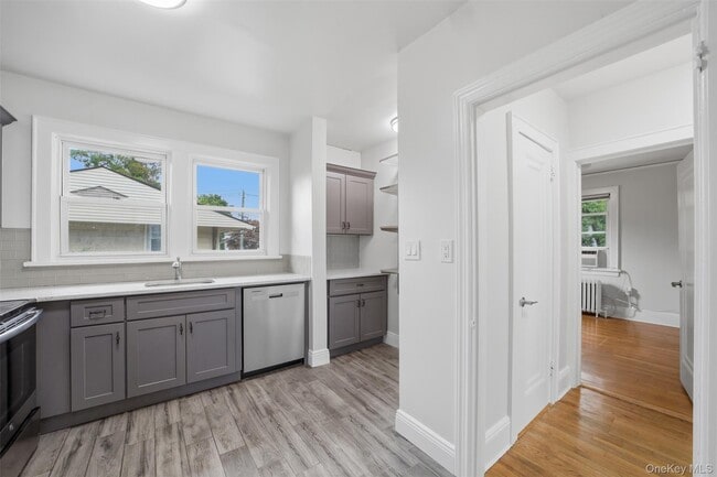 Building Photo - 49 Sylvan Pl