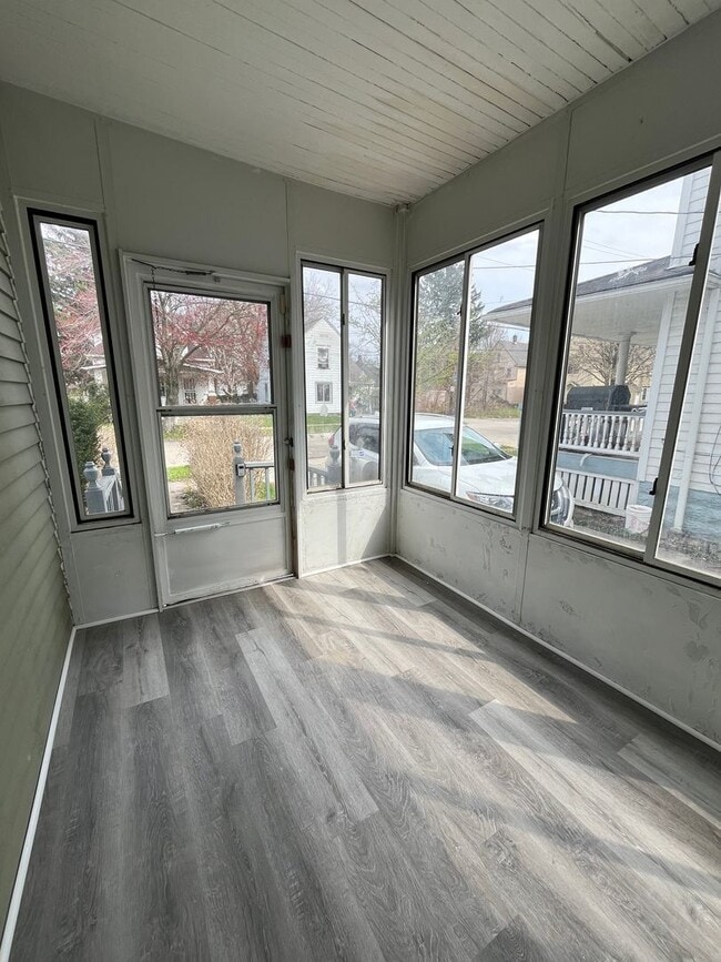 Building Photo - 3732 W 37th St
