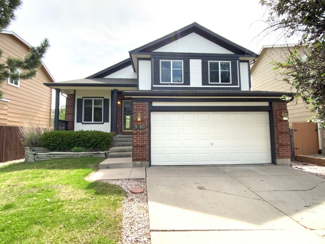 Foto principal - 5 Bedroom Home Available Near Briargate Pk...