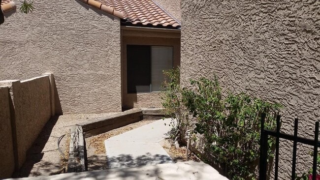 Building Photo - EXCELLENT TEMPE UNIT TOWNHOME AVAILABLE!!!