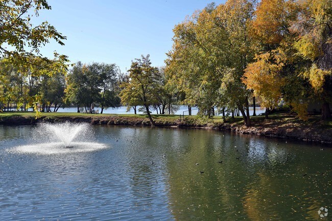 Foto del edificio - Edgewater Apartments