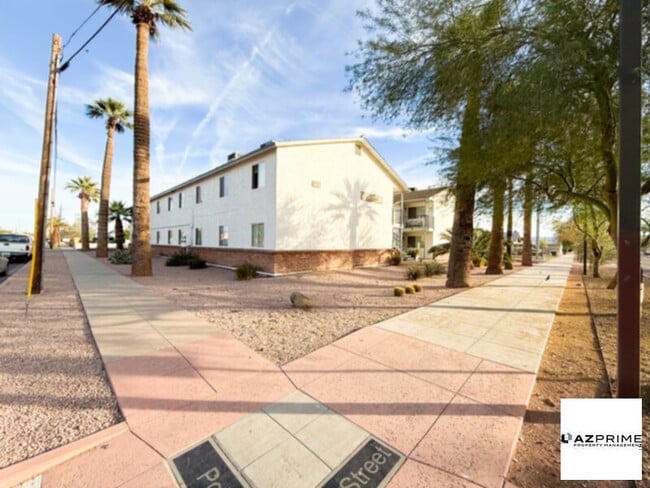 FREE FIRST MONTH'S RENT MOVE IN SPECIAL! Charming 1/1 Apartment in a Prime Phoenix Location - Lower- - FREE FIRST MONTH'S RENT MOVE IN SPECIAL! Charming 1/1 Apartment in a Prime Phoenix Location - Lower-