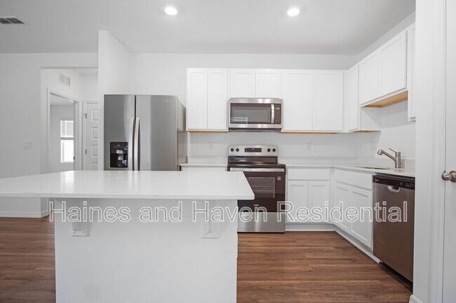 Foto del edificio - 5714 Somerset Dr
