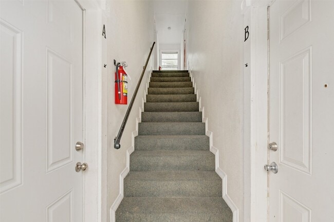 Building Photo - 1522 Broadmoor Dr