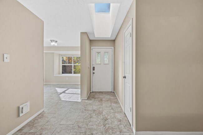 Building Photo - 3330 Beech Point Dr