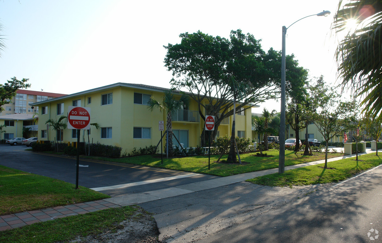 Building Photo - Park East Apartments