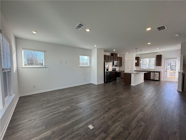 Foto del edificio - 516 Meadows Ln