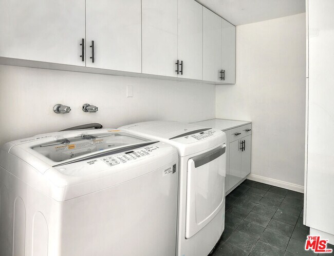 Foto del edificio - 440 S Roxbury Dr