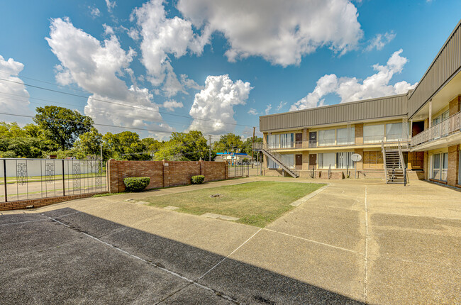 Building Photo - Admiral-Imperial Apartments