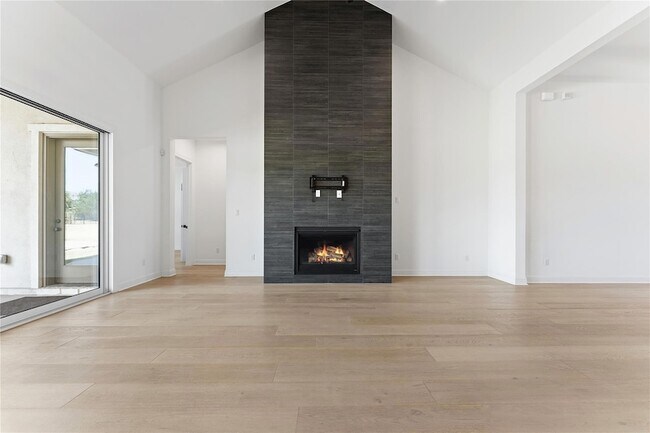 Building Photo - 704 Prairie Clover Dr