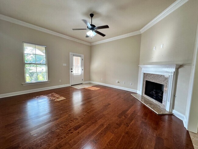 Foto del edificio - Half off the first month rent!! Like New C...