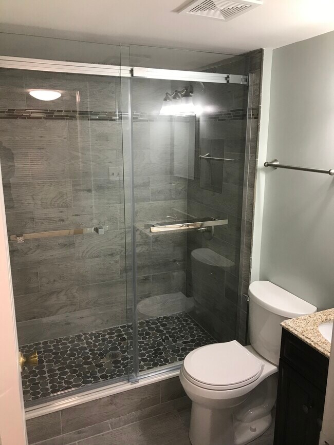 Bathroom - 125S Clubhouse Dr SW, Unit #4