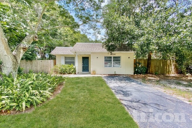 Building Photo - 8664 Mockingbird Ln