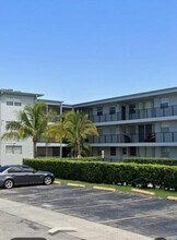 Building Photo - 1100 NE 1st Ct