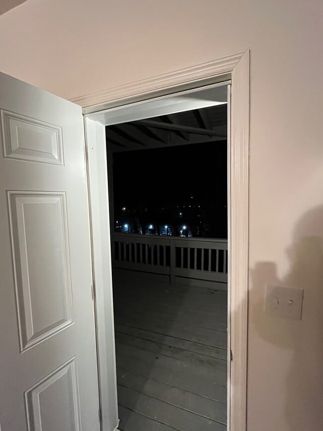 Building Photo - 144 N Clinton St