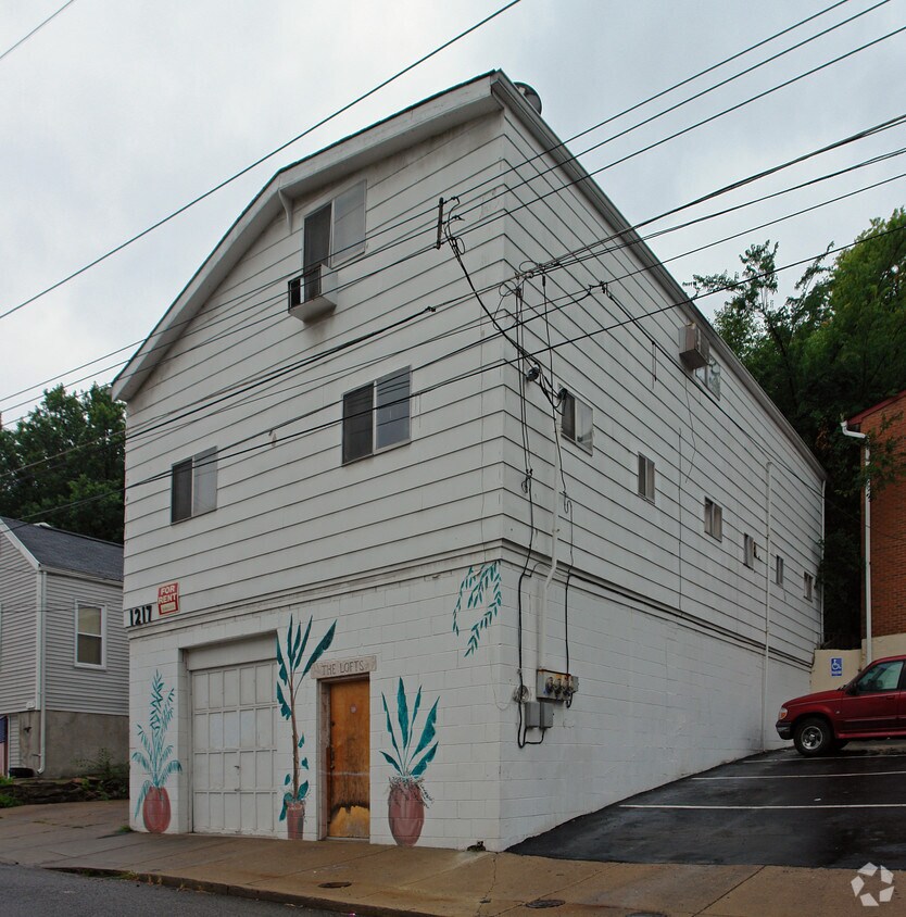 Building Photo - The Lofts