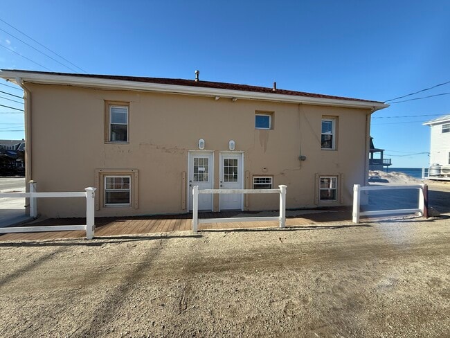 Building Photo - 187 Taylor Ave