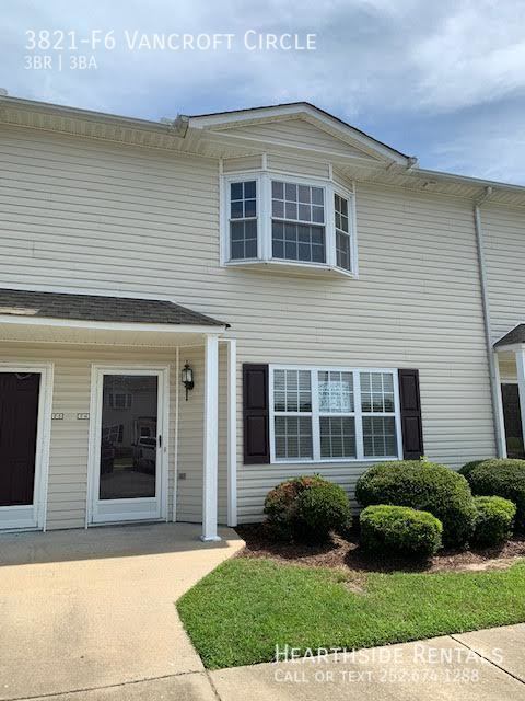 Primary Photo - "Charming 3-Bed Townhouse with Fireplace a...