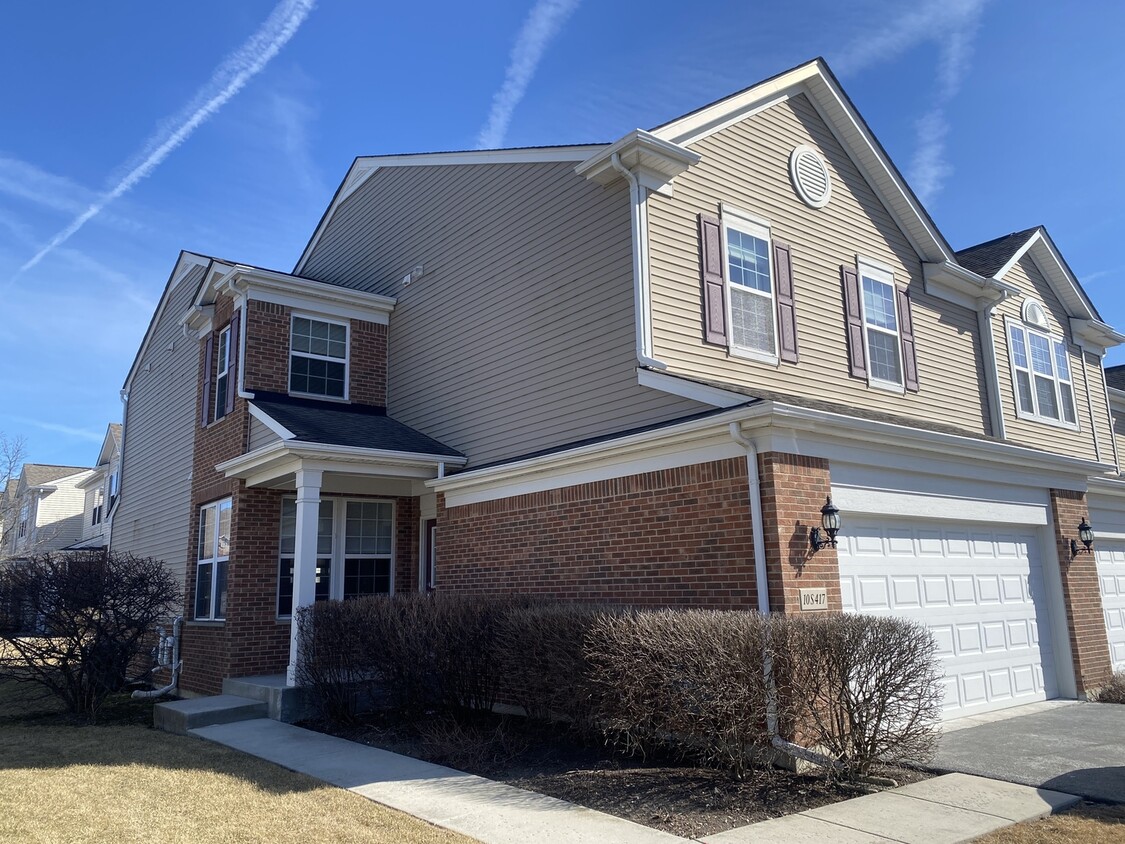 Primary Photo - 10S417 Carrington Cir