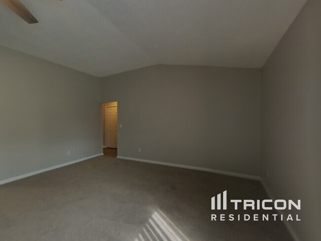 Foto del edificio - 3705 Woodbriar Dr