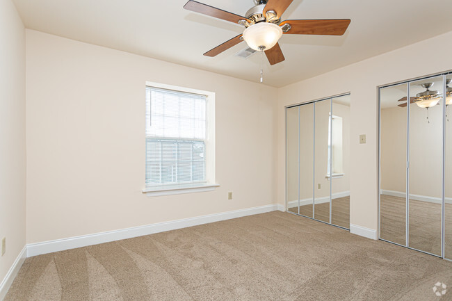 2 HAB, 1.5 BA, Casa adosada - 1150 ft² - Regency Metairie Apartments