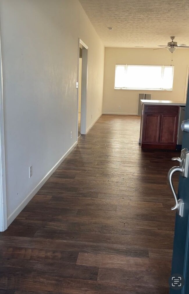 Building Photo - RANCH STYLE HOME - 4 Bed 2 Bath