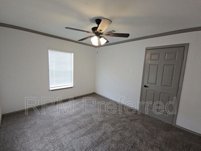Building Photo - 9010 Linda Vista Rd