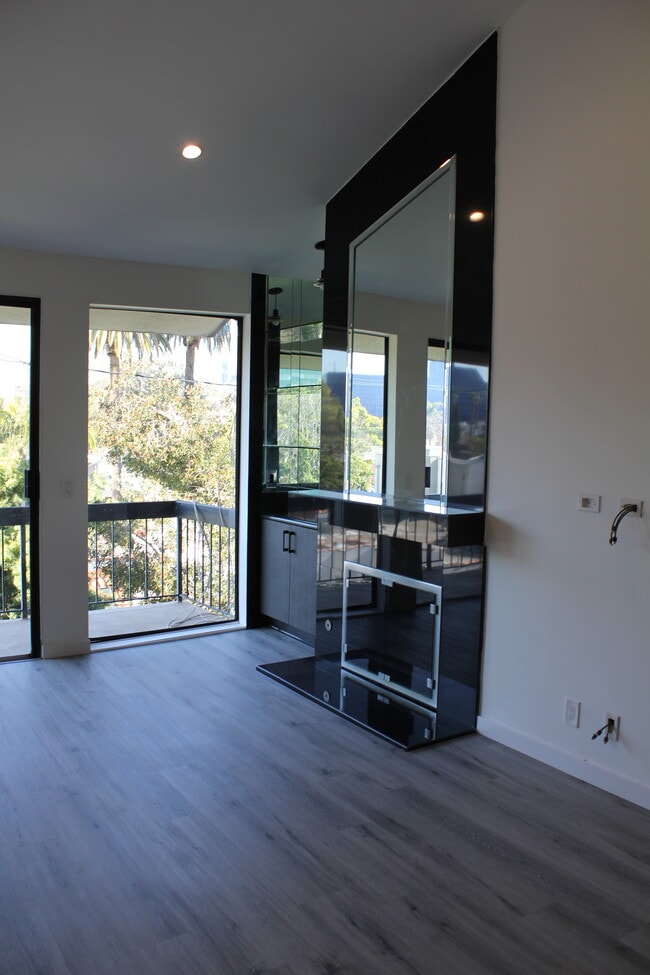 SALA DE ESTAR - 723 Westmount Dr