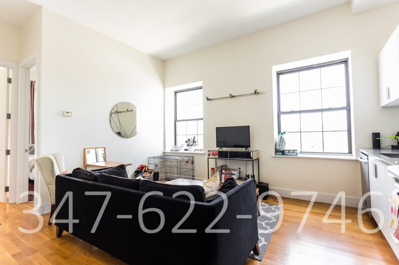 Primary Photo - 132 Havemeyer St
