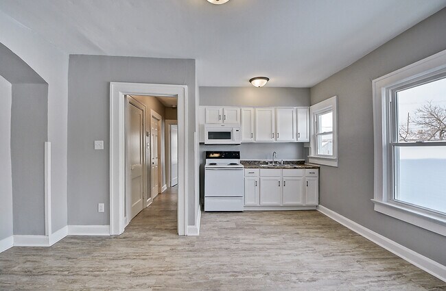 Foto del edificio - 412 N Bradley Ave