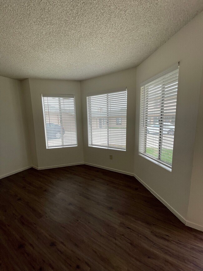 Foto del edificio - 1431 Cimarron Ct