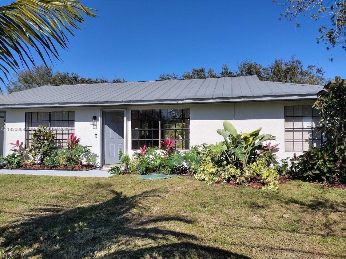 841 NW Riverside Dr, Port Saint Lucie, FL 34983 House for Rent in