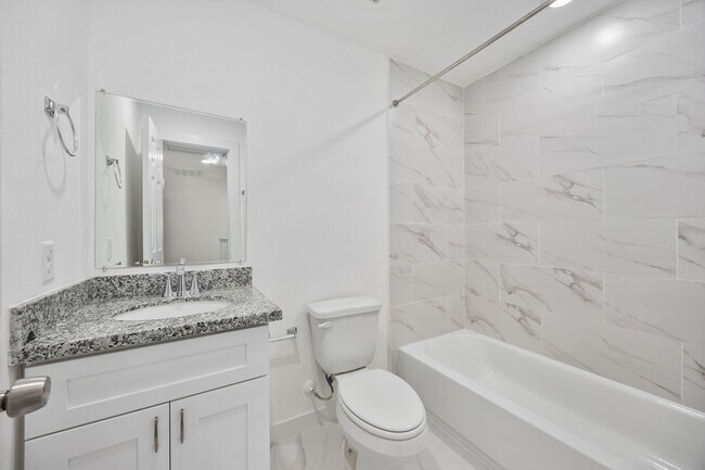 Foto del edificio - 8215 Bigwood St