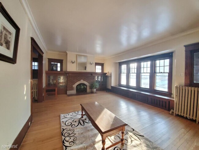 Foto del edificio - 3 br, 1 bath Apartment - 2960 N Maryland Ave