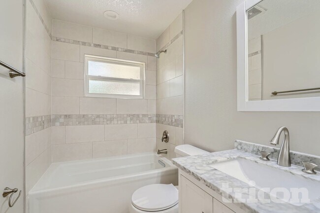 Foto del edificio - 2705 Knollwood Trail