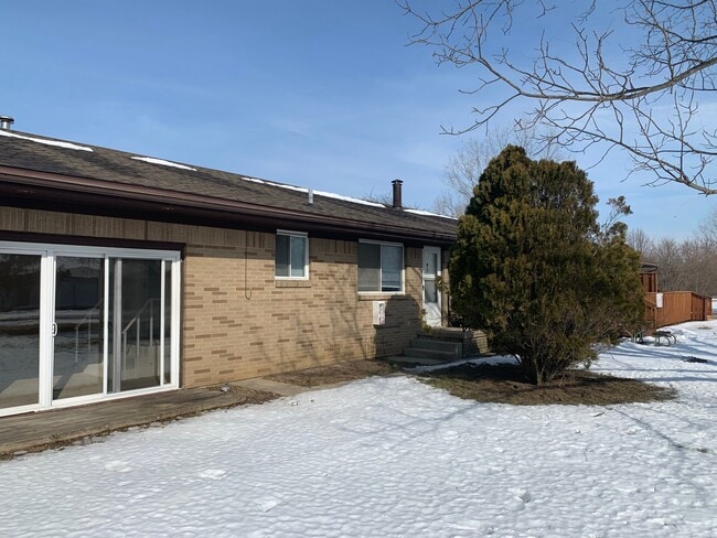 Building Photo - 6450 Memorial Hwy