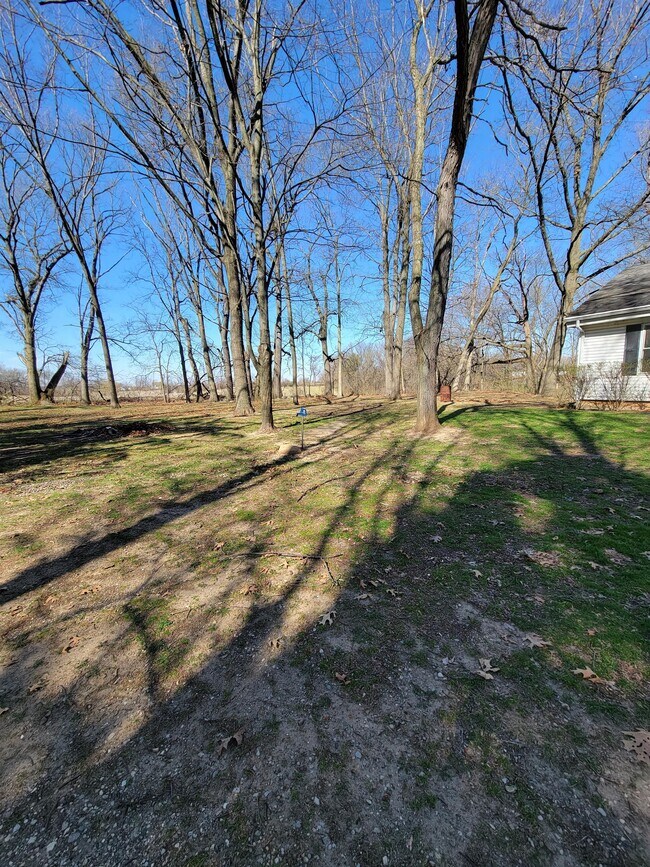 Building Photo - 10805 Warner Rd