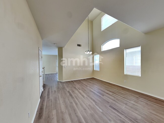 Foto del edificio - 6345 Hamilton Grove Ave
