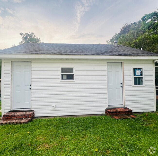 Building Photo - 228 Amelia St