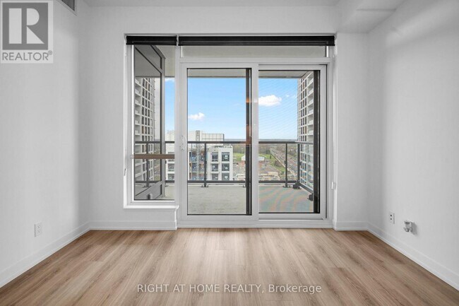 Photo du bâtiment - 7950 Bathurst St