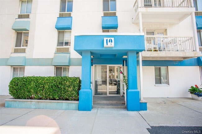 Foto del edificio - 10 Franklin Blvd