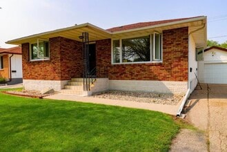 Building Photo - 433 Regent Av W